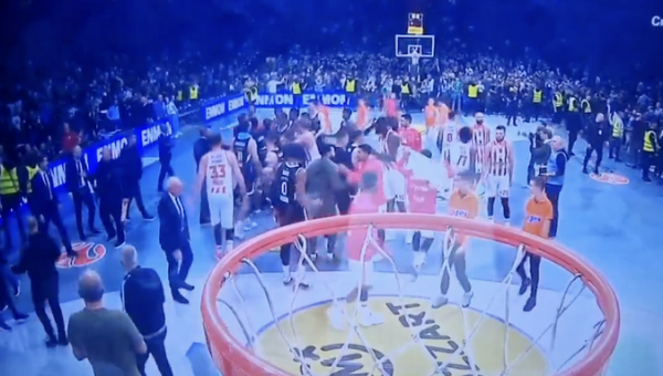 Pamatykite: G. Bartzoko konfliktas su sirgaliu ir „Partizan“ nariais