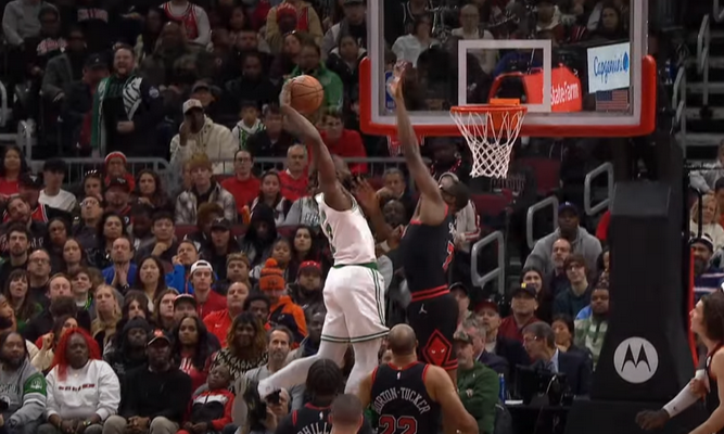 Gražiausias NBA nakties epizodas - galingas J. Browno skrydis (VIDEO)