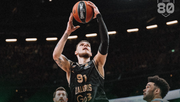„Žalgiris“ sugrįžo į pergalių kelią: nugalėjo „Anadolu Efes“ krepšininkus