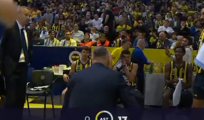 Išvyskite: Š. Jasikevičiaus pratrūko per minutės pertraukėlę (VIDEO)