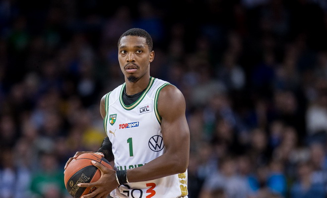 JAV spauda: „Lakers“ klubą domina „Žalgirio“ gynėjas L. Walkeris