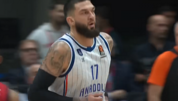„Anadolu Efes“ nugalėjo Bolonijos komandą
