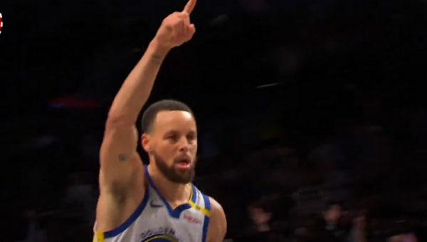 Gražiausias NBA nakties epizodas - S. Curry tolima bomba (VIDEO)