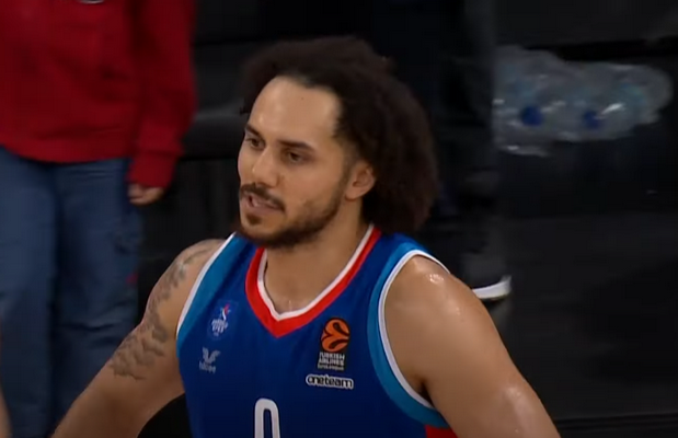 „Anadolu Efes“ pranoko „Panathinaikos“ ir išplėšė lemiamas serijos rungtynes