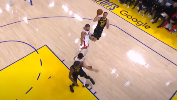 Gražiausias NBA nakties epizodas - sudėtingas S. Curry metimas (VIDEO)