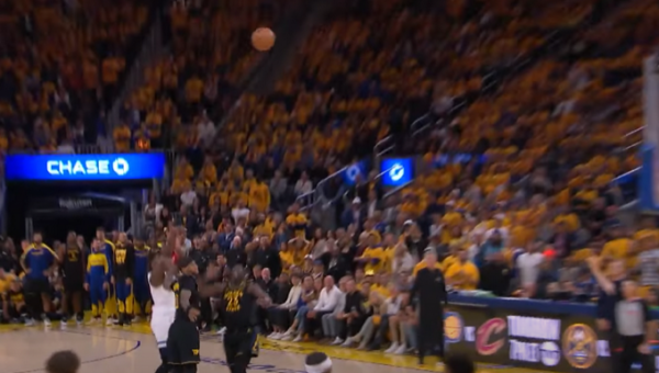 Gražiausias NBA nakties epizodas - tolimas A. Edwardso metimas (VIDEO)