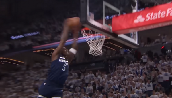 Gražiausias NBA nakties epizodas - A. Edwardso dėjimas greitoje atakoje (VIDEO)