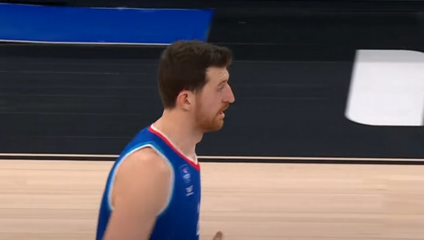 „Anadolu Efes“ išsaugojo aukštaūgį