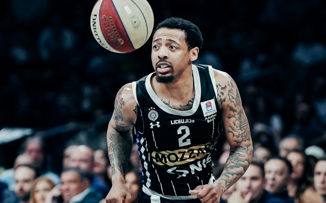 C. Jonesas sureagavo į gandus dėl žaidimo „Fenerbahče“ klube