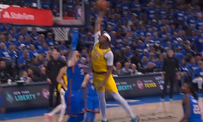 Gražiausias NBA nakties epizodas - monstriškas M. Turnerio dėjimas į „Thunder“ krepšį