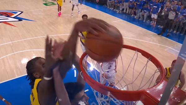 Gražiausias NBA nakties epizodas - galingas A. Nesmitho dėjimas (VIDEO)