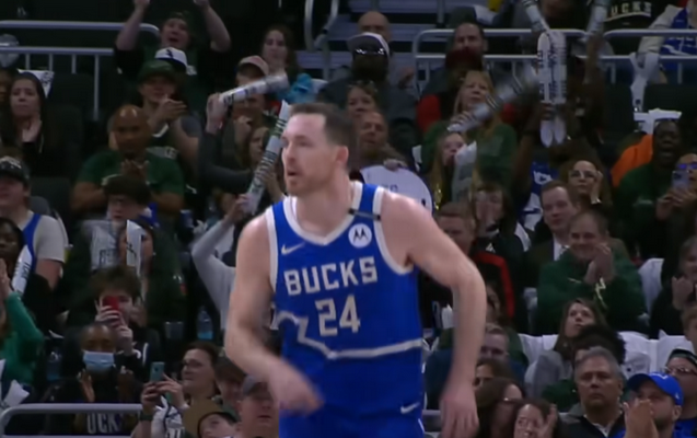 P. Connaughtonas lieka „Bucks“ ekipoje
