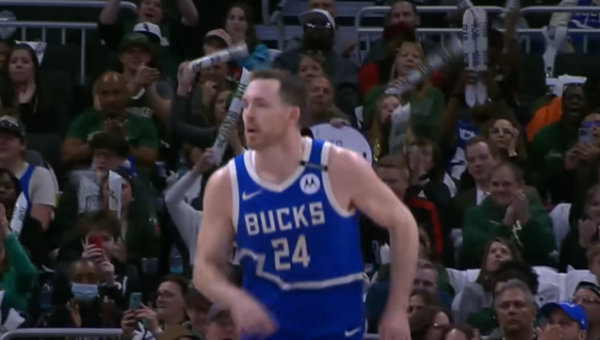 P. Connaughtonas lieka „Bucks“ ekipoje