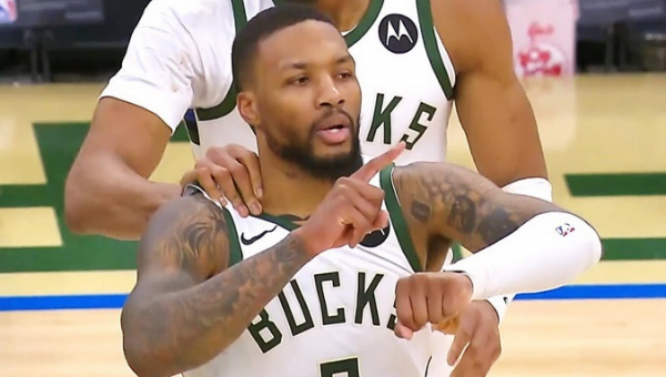 „Bucks“ atleido D. Lillardą ir pasirašė sutartį su M. Turneriu (G. Yabusele žais „Knicks“)