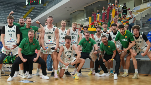 16-mečiai nugalėjo Italiją ir kovos dėl Europos čempionato aukso!