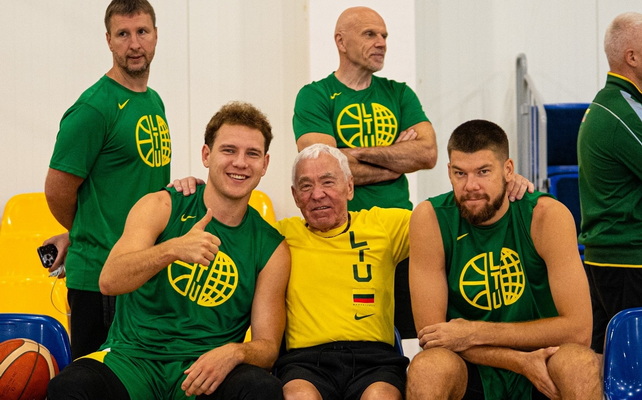 Legendinis Juozukas: „Šiemet mūsų komandą sudaro ypatingo charakterio krepšininkai“