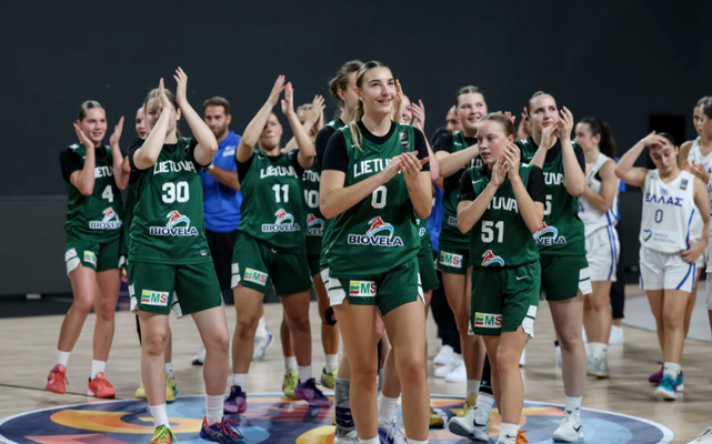 Dvi pergalės iš dviejų: 16-metės Europos čempionate įtikinamai nugalėjo Graikijos krepšininkes