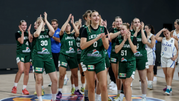 Dvi pergalės iš dviejų: 16-metės Europos čempionate įtikinamai nugalėjo Graikijos krepšininkes