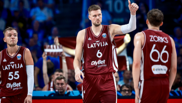 Latvija iškovojo pirmąją pergalę Europos čempionate: nugalėjo estus