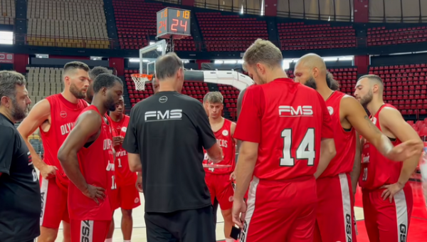 K. Evansas grįžo, o „Olympiacos“ sutriuškino „Promitheas“ klubą