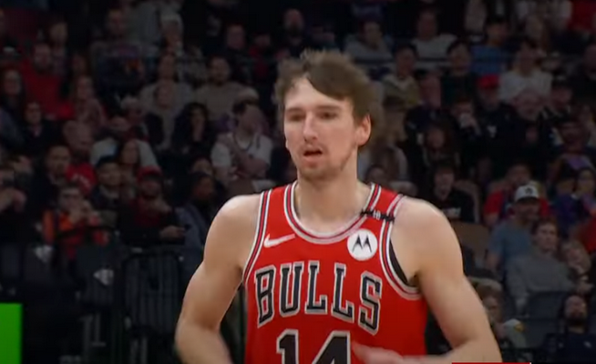 M. Buzelis prisidėjo „Bulls“ pergalės prieš „76ers“ (VIDEO)