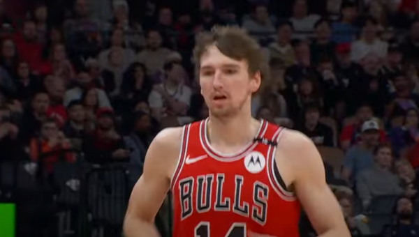 M. Buzelis prisidėjo „Bulls“ pergalės prieš „76ers“ (VIDEO)