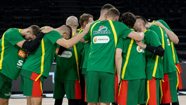 FIBA panaikino suspendavimą: Lietuvos rinktinė žais su britais