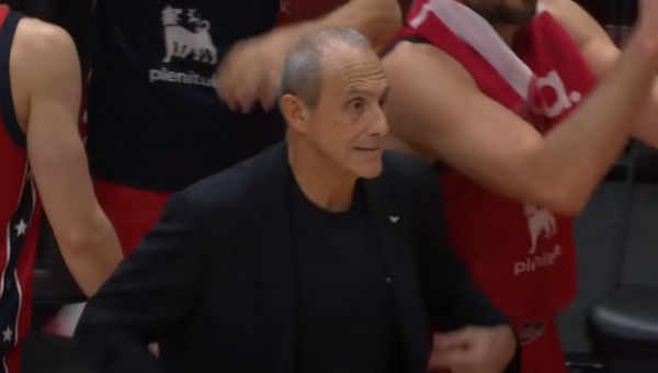 Netikėtos permainos: E. Messina atsistatydina iš „Emporio Armani“ trenerio pareigų