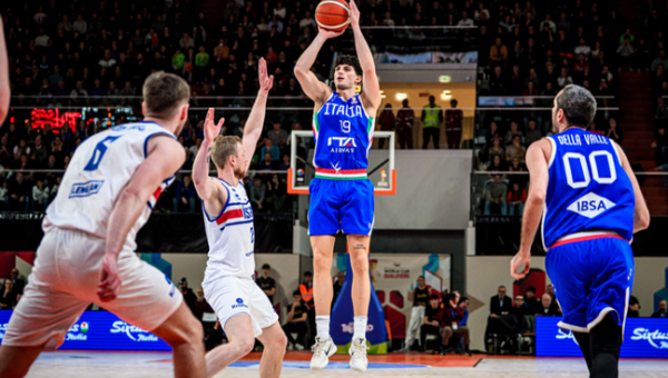 Italija netikėtai krito prieš islandus (Visi rezultatai)