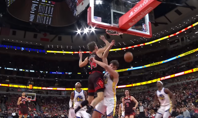 M. Buzelio dėjimas – įspūdingiausias NBA nakties momentas