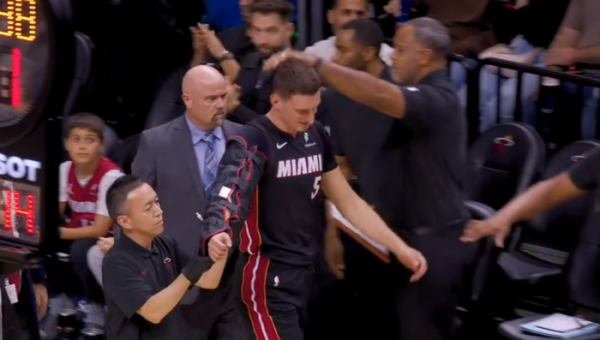 K. Jakučionio komandos draugas šiurpiai krito ant parketo (VIDEO)