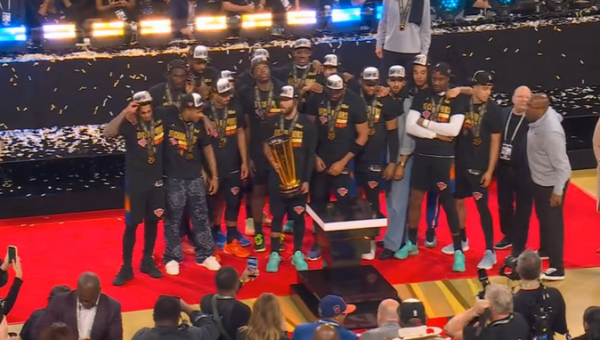 „Knicks“ įveikė „Spurs“ ir tapo NBA taurės laimėtoja (VIDEO)