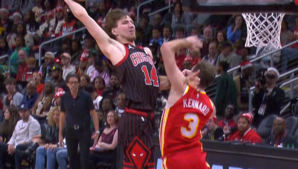 Blokas J. Valančiūnui ir M. Buzelio dėjimas - tarp įspūdingiausių NBA nakties momentų