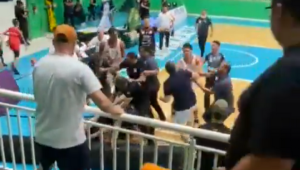 Brazilijos čempionato rungtynėse buvo užpultas vienas iš arbitrų (VIDEO)