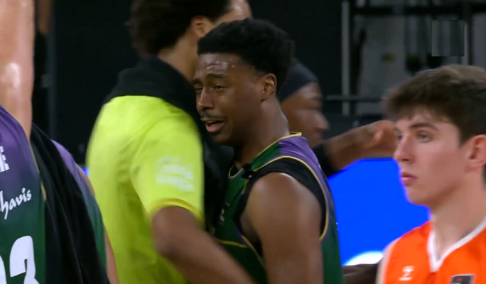 Širdį verianti akimirka: netekęs mamos vedė komandą į pergalę (VIDEO)