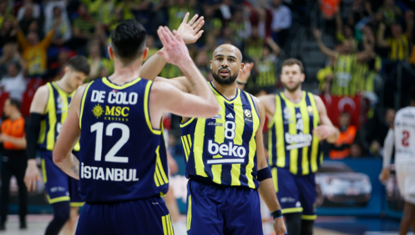 Š. Jasikevičiaus kariauna tik po atkaklios kovos įveikė M. Sajaus ekipą