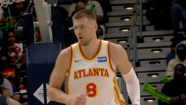 „Hawks“ išmainė K. Porzingį į „Warriors“