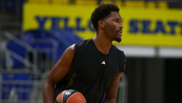 N. Hayesas-Davisas neskubės priimti sprendimo dėl savo ateities