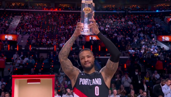 Traumuotas veteranas D. Lillardas trečią kartą triumfavo snaiperio konkurse