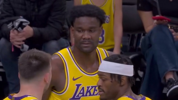 „Lakers“ vidurio puolėjas buvo sulaikytas Bahamuose dėl klaidingų įtarimų