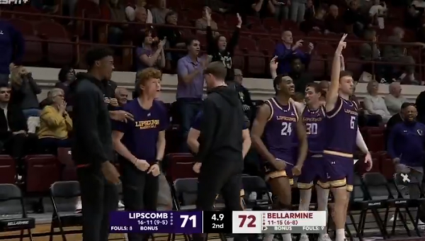 NCAA: pergalingas T. Sargiūno tritaškis (VIDEO)