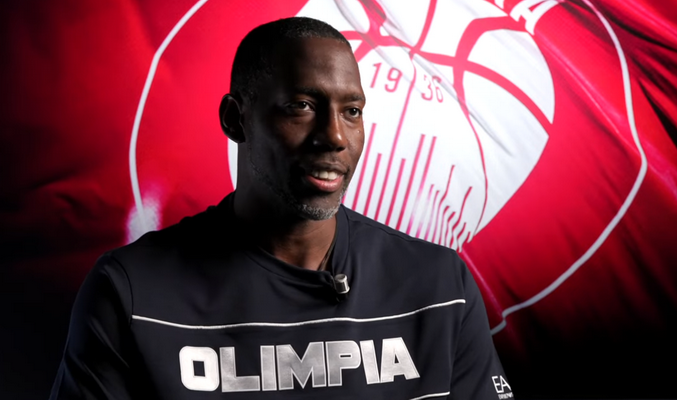 „Emporio Armani“ ilgam neteko B. Dunstono