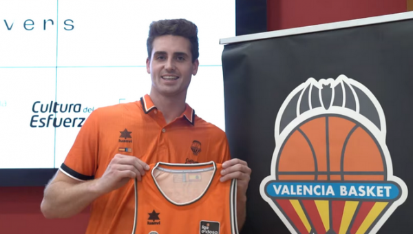 Oficialu: „Valencia“ ilgam išsaugojo N. Reuversą