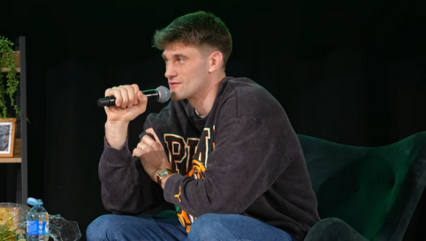 Nuo tautinių šokių iki kalbos žinių: kaip D. Sleva laikė lietuviškumo testą (VIDEO)