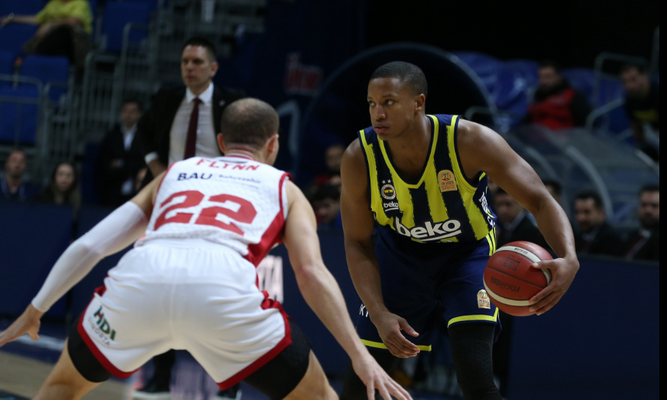 D. Hallas paliks „Fenerbahče“