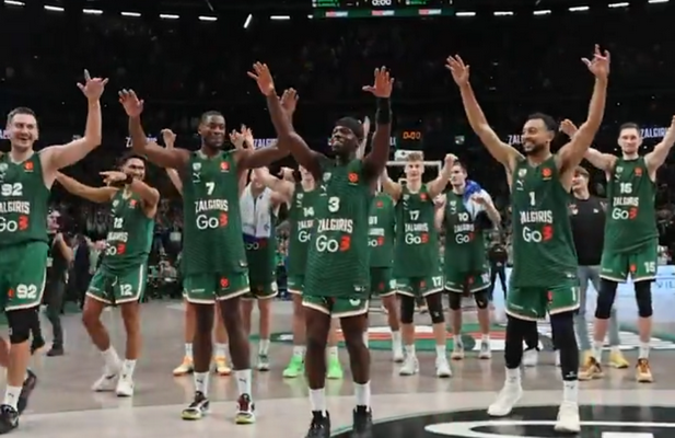 „Žalgirio“ fanai nusilenkė komandai: „Ačiū už atiduotą širdį ir jėgas“