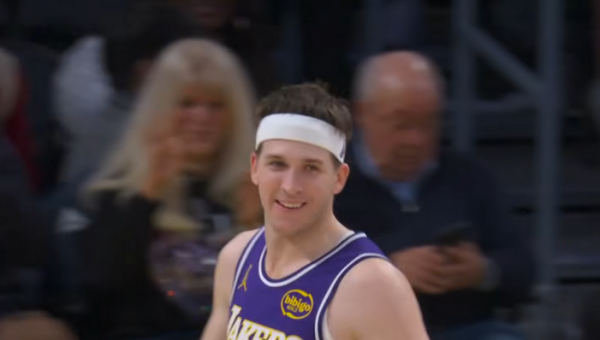 „Lakers“ prarado ir A. Reavesą 