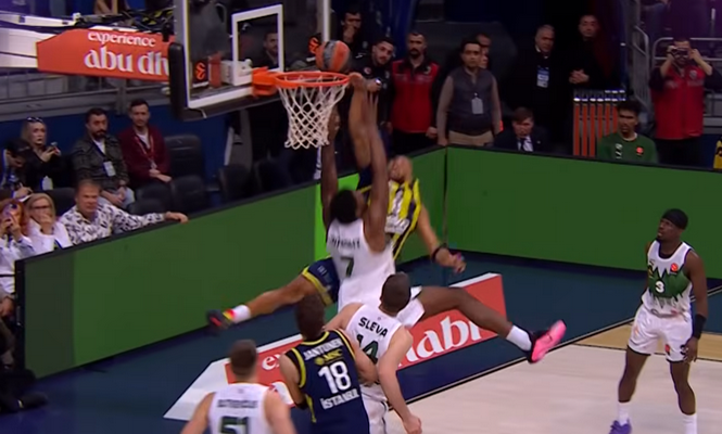 Tarp gražiausių Eurolygos reguliaraus sezono epizodų – galingas M. Wrighto blokas