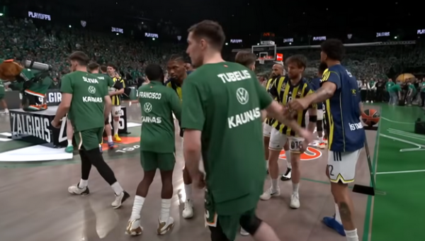 „Žalgirio“ fanai: „Seniai nebuvome matę tokios užsivedusios ir laiminčios komandos“