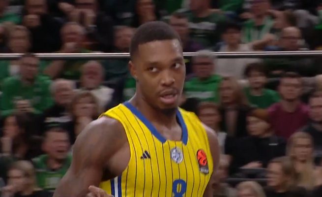 L. Walkeris atsisakė žaisti, o „Maccabi“ pusfinalį pradėjo pergalingai